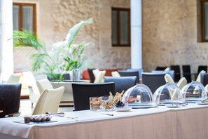 Breakfast buffet - Hotel Palacio San Facundo (Segovia)