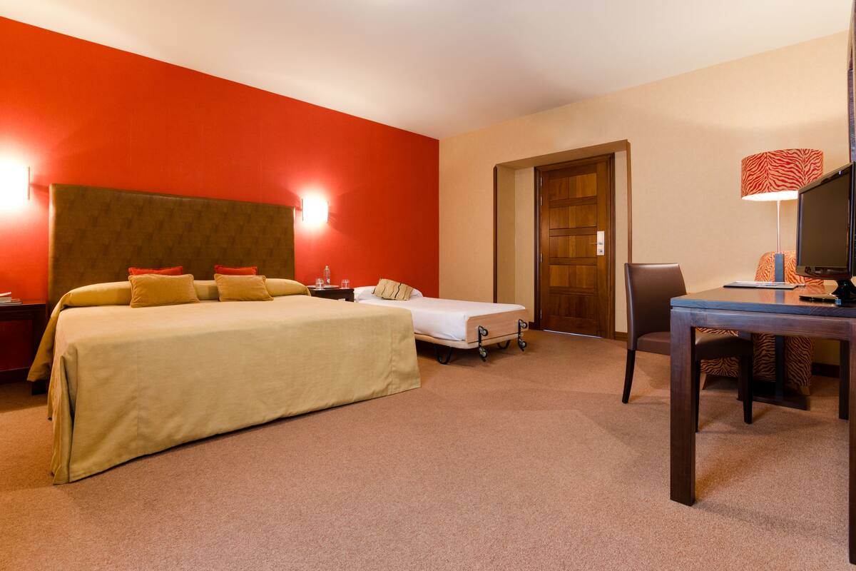 Minibar, in-room safe, desk, blackout curtains