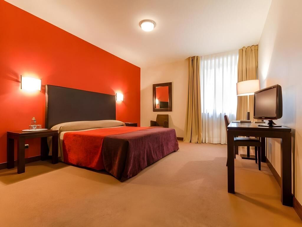 Minibar, caixa forta a l'habitació, decoració individual i escriptori 
