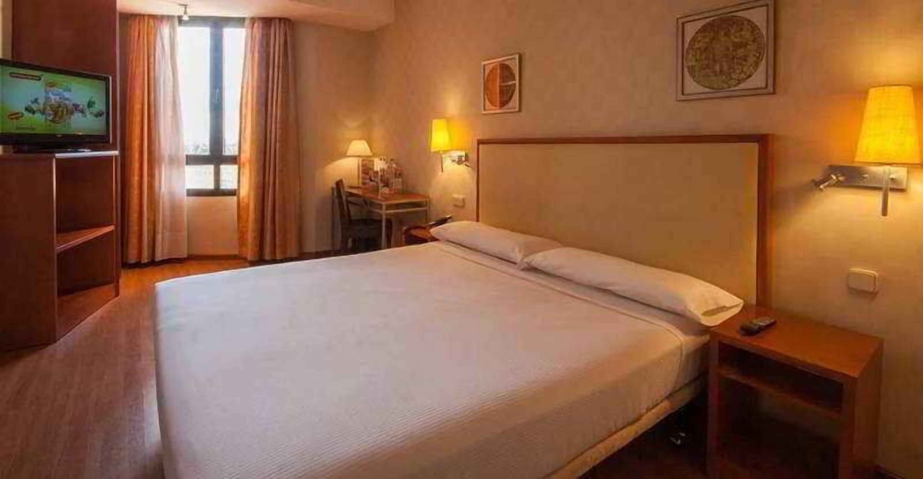 in-room safe, desk, soundproofing, free cots/infant beds