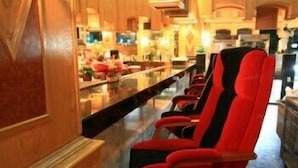 Bar (trong khuôn viên)