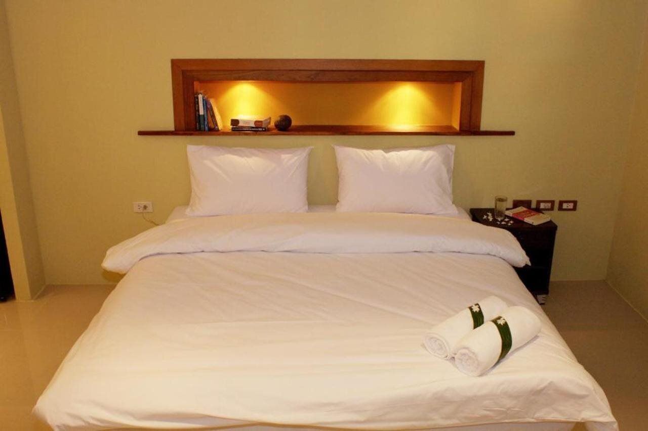 Íróasztal és vasaló/vasalódeszka