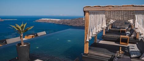 Sæsonbestemt udendørs pool, gratis hytter, liggestole