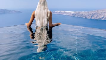 Piscina stagionale all'aperto, cabine incluse nel prezzo, lettini