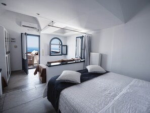 Honeymoon Suite, Private Pool, Sea View (Master) | Premium bedding, in-room safe, individually decorated, soundproofing - Galaxy Suites & Villas (Santorini)