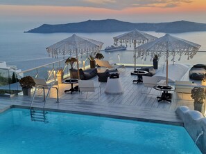 Seasonal outdoor pool, free pool cabanas, pool loungers - Galaxy Suites & Villas (Santorini)