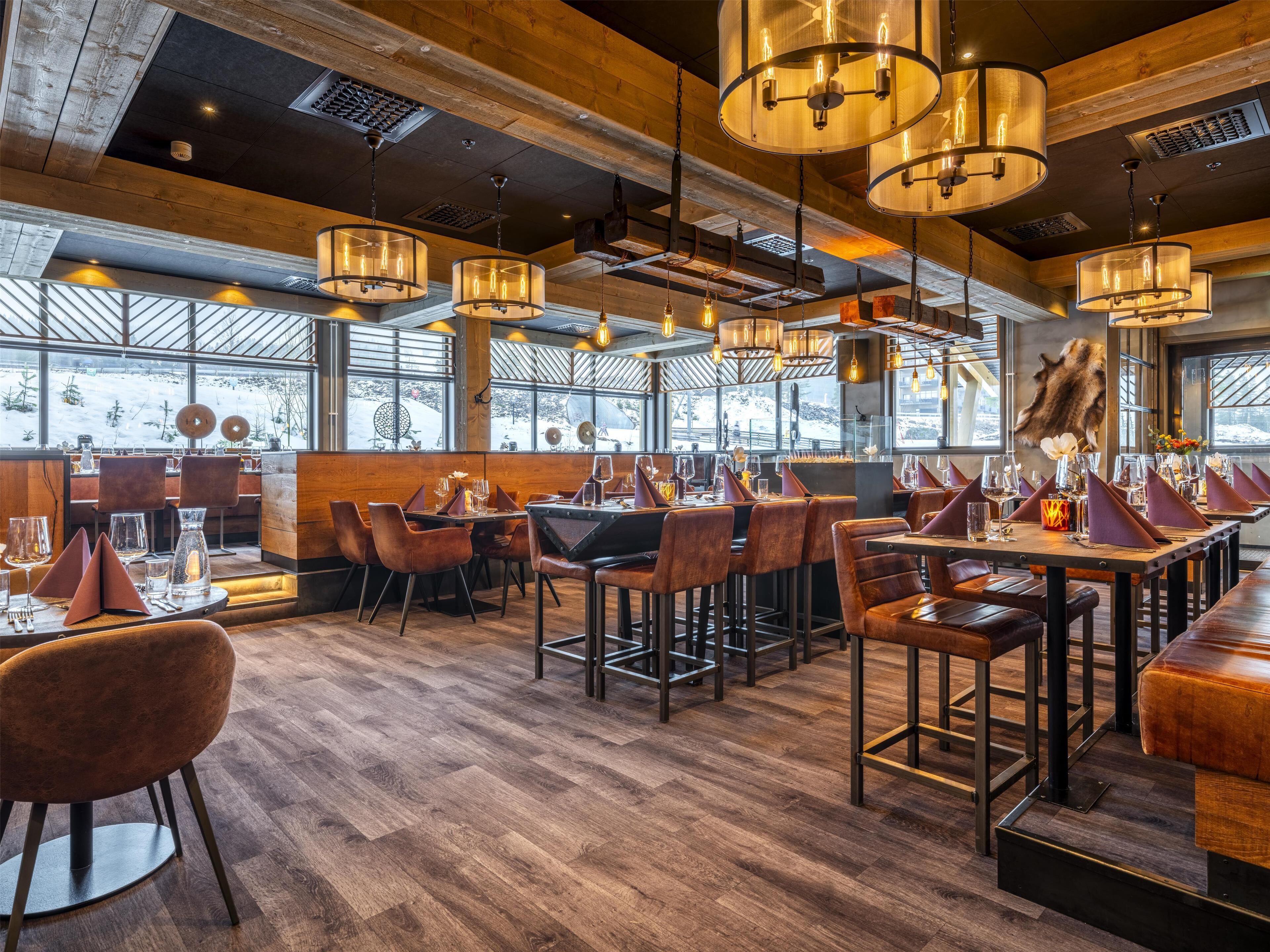 4 restaurants, breakfast, lunch, dinner served; american cuisine