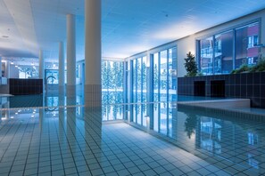 Innendørsbasseng