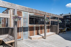 4 restaurantes; se sirven desayunos, almuerzos y cocina americana 