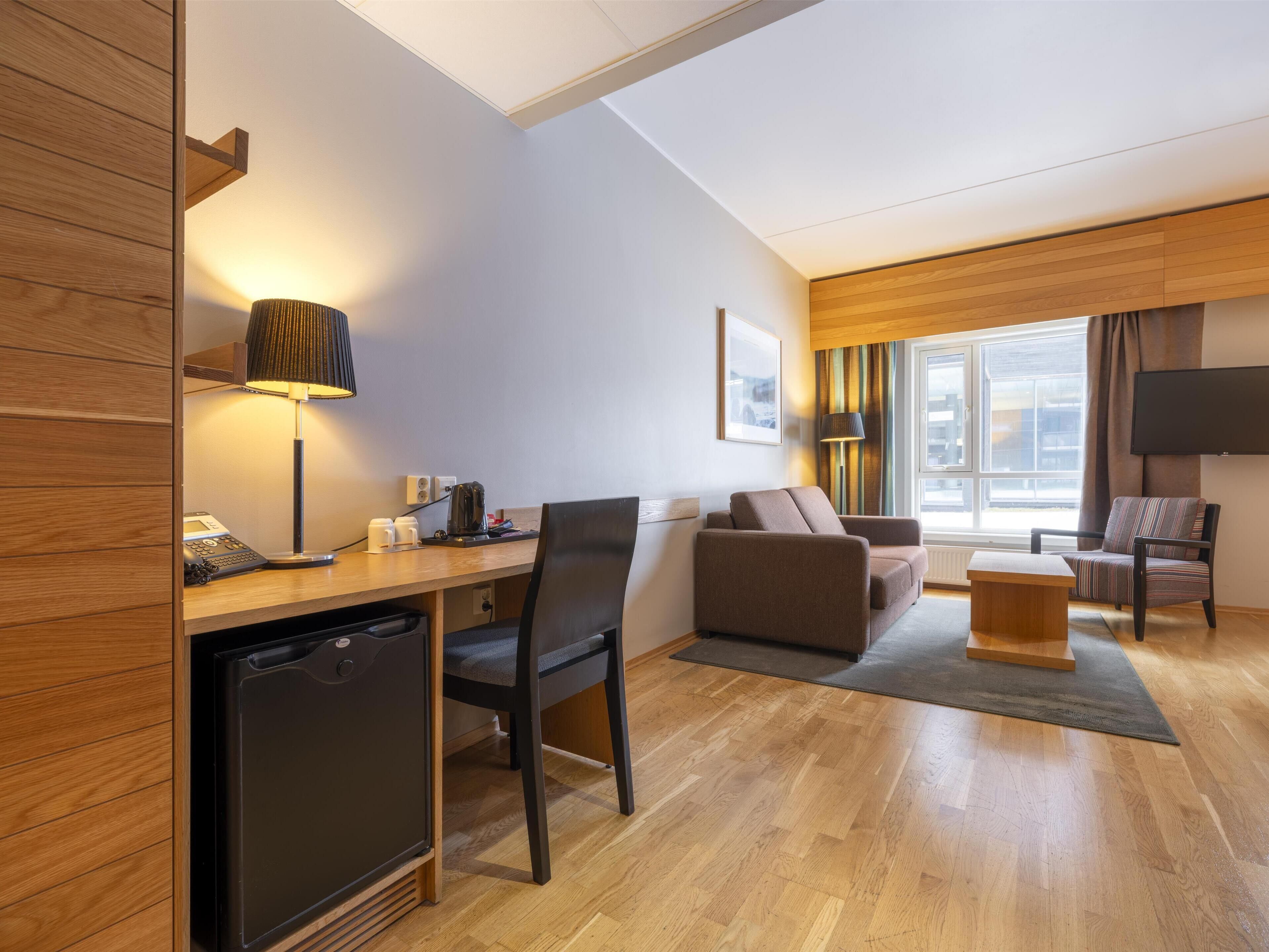 standard room | hypo-allergenic bedding, in-room safe, desk, blackout curtains