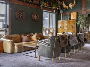 3 Bars/Lounges, Sportbar, Sportbar