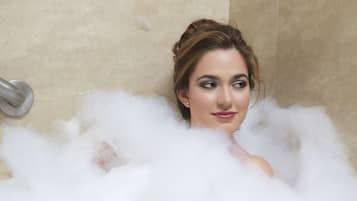 Produtos de toalete grátis, secador de cabelo, roupões de banho