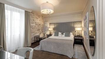 Superior Twin Room | Down comforters, minibar, in-room safe, desk