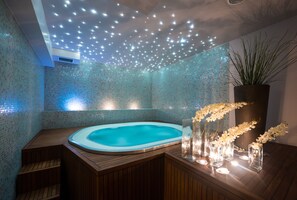 Indoor spa tub