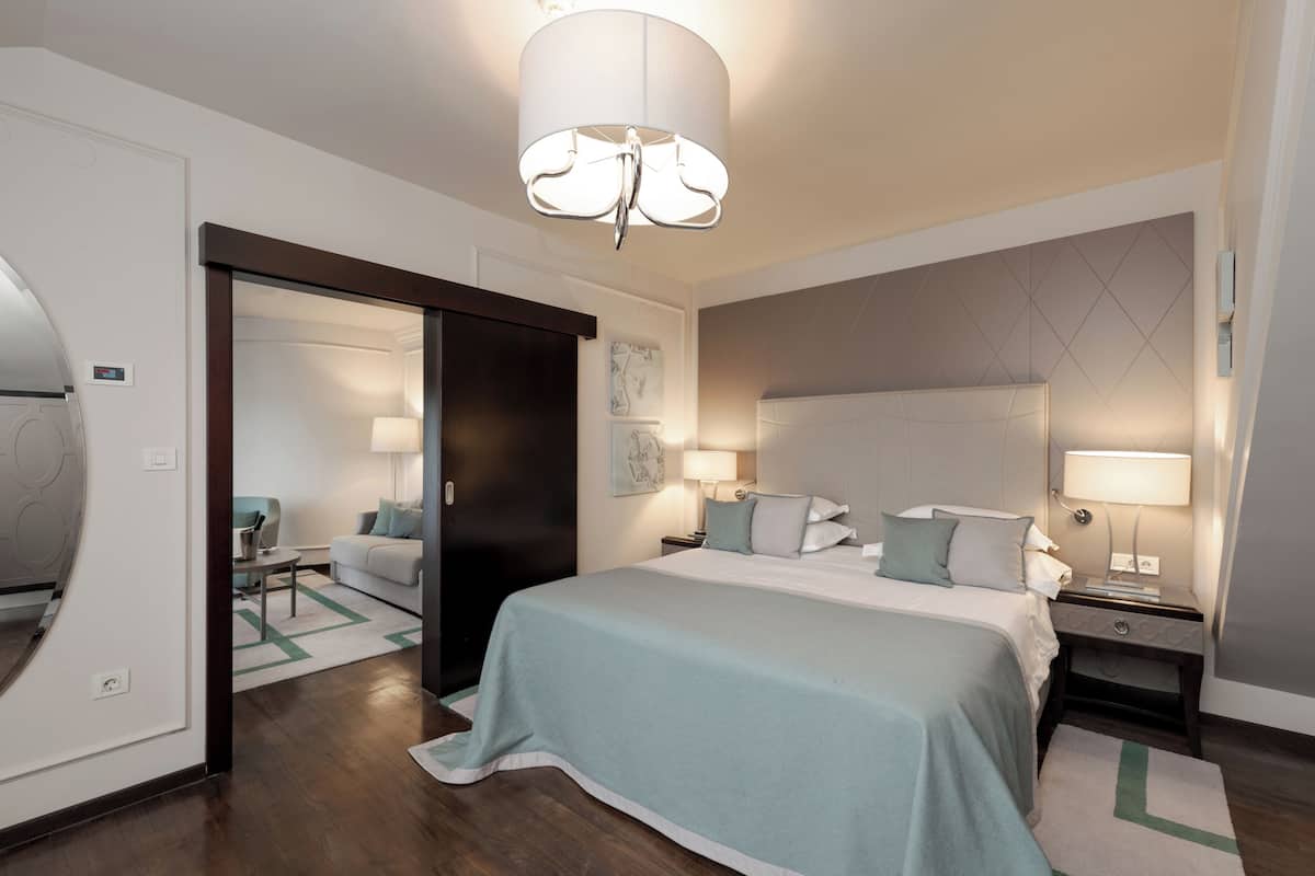 Luxury Suite