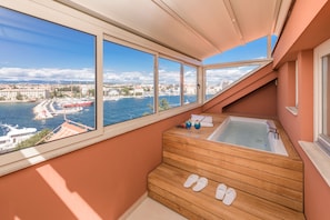 Luxury Suite | Terrace/patio