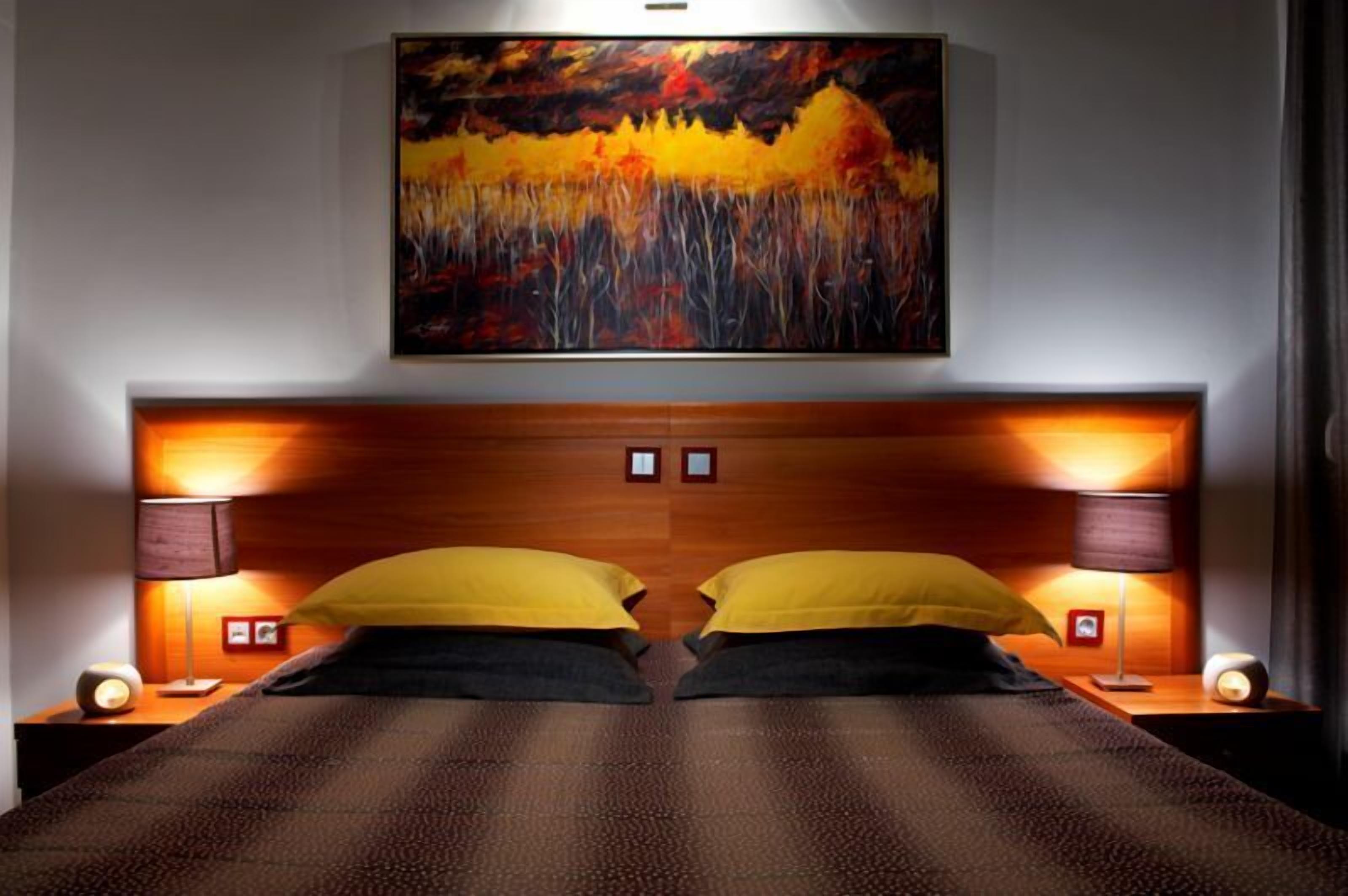 minibar, in-room safe, iron/ironing board, free wifi