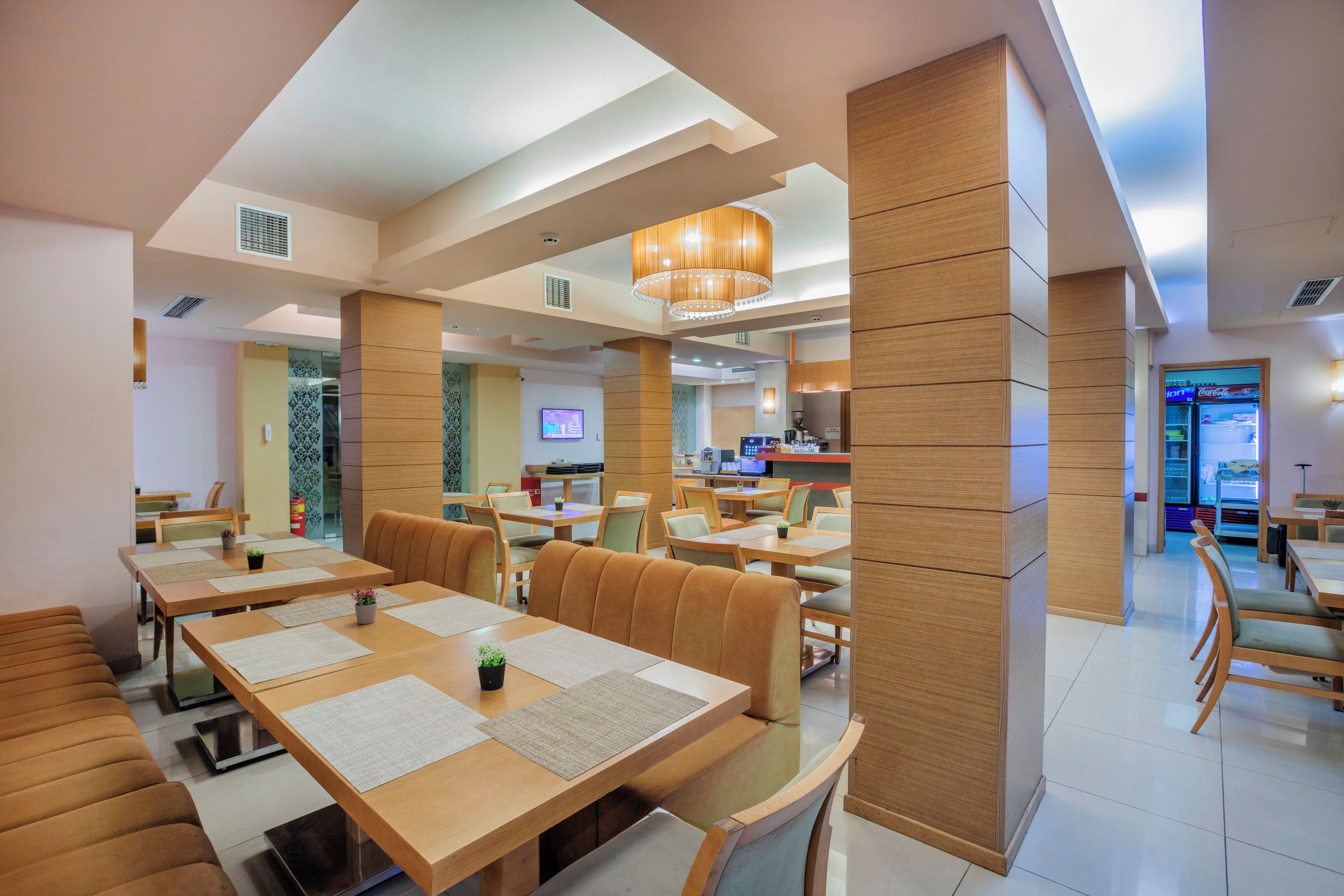 Desayuno buffet diario (EUR 7 por persona)