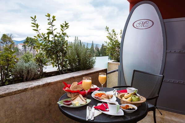 Luxe beddengoed, een kluis op de kamer, individueel gedecoreerd