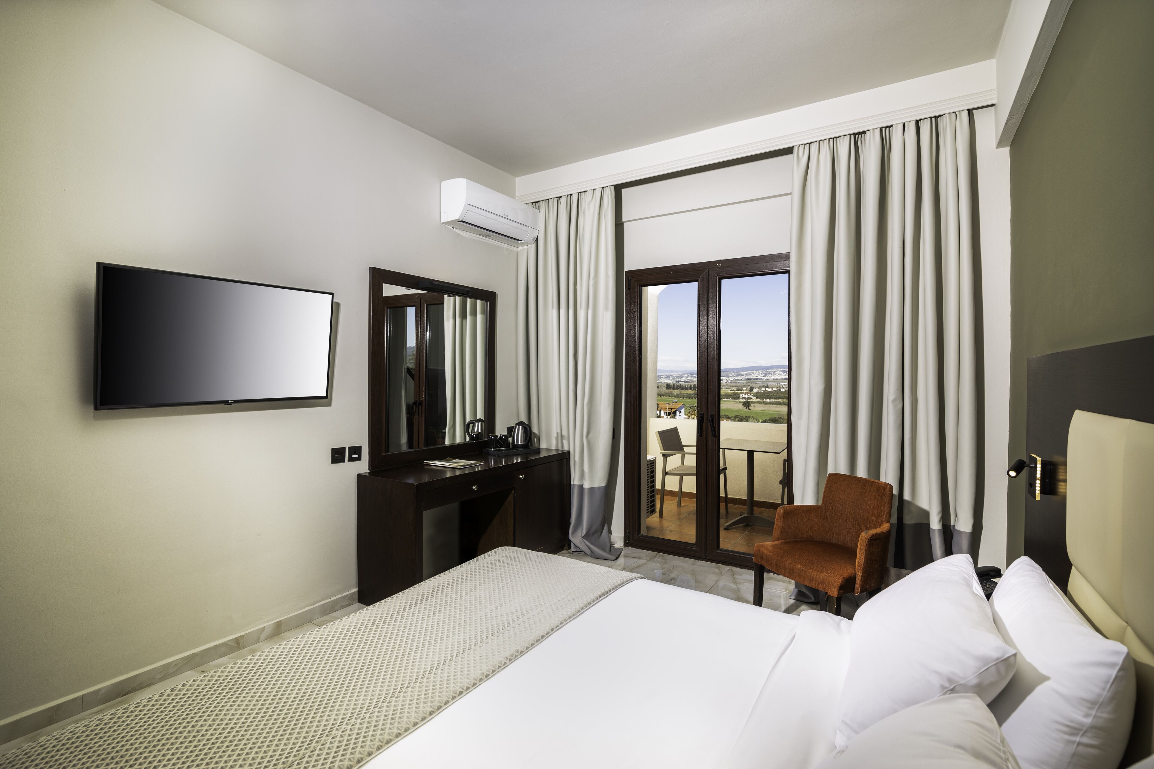 1 bedroom, free minibar items, in-room safe, blackout curtains