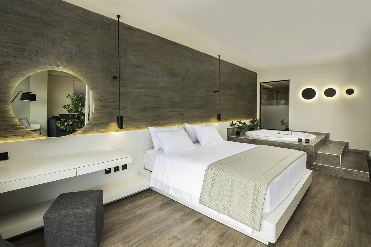 panoramic studio suite, 1 king bed | 1 bedroom, free minibar items, in-room safe, blackout curtains