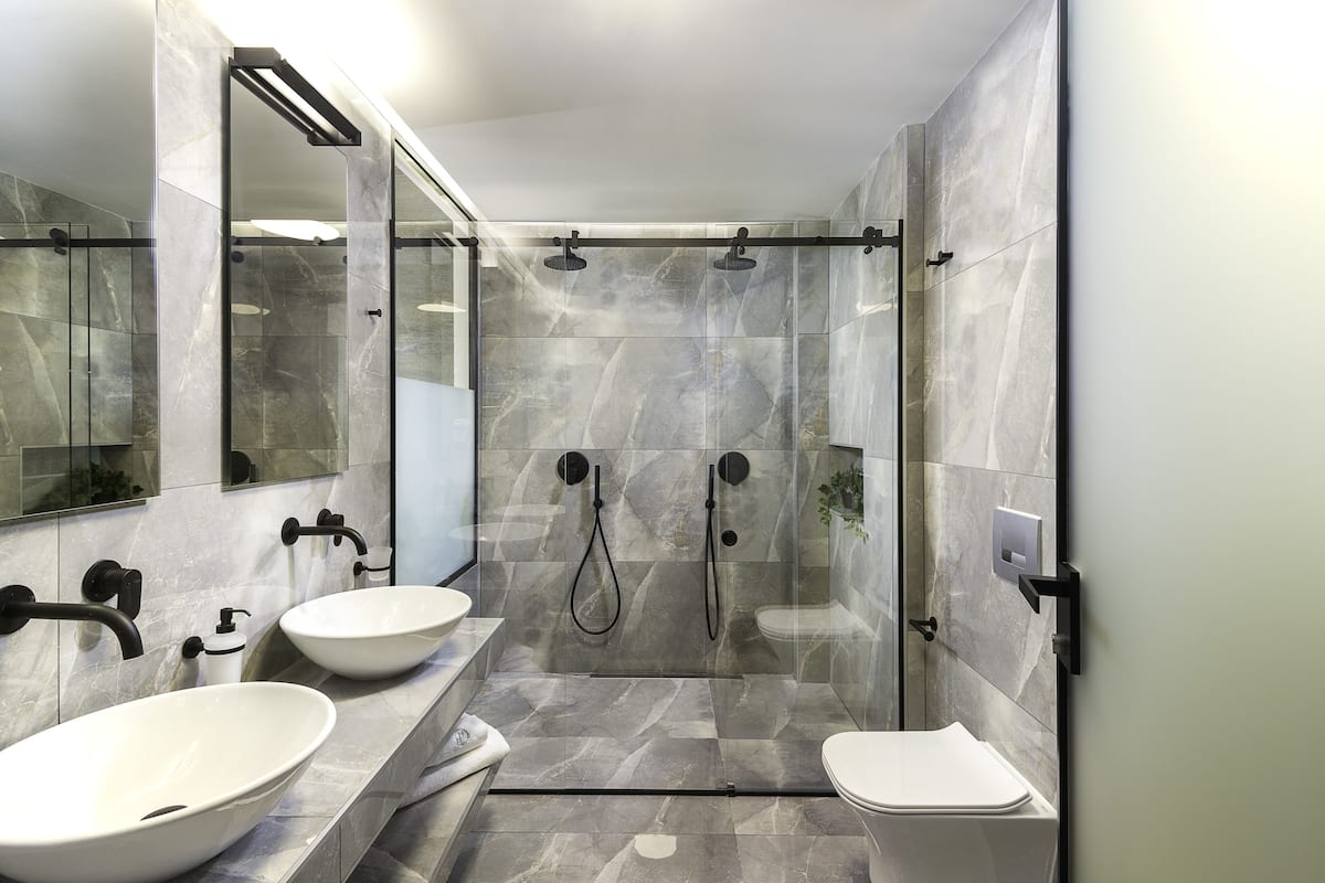 panoramic studio suite, 1 king bed | bathroom | shower, rainfall showerhead, free toiletries, hair dryer