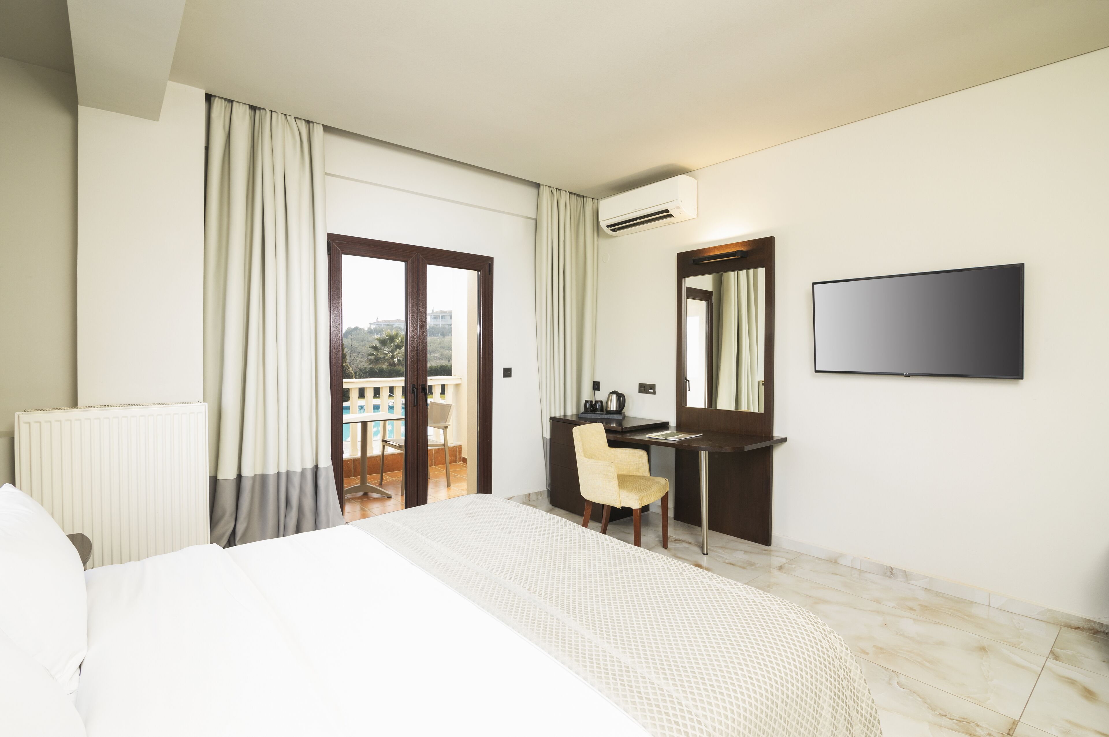 1 bedroom, free minibar items, in-room safe, blackout curtains