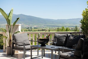 Panoramic Studio Suite, 1 King Bed | 1 bedroom, free minibar items, in-room safe, blackout drapes - Heaven Hotel (Thermi)