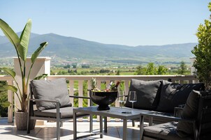 Panoramic Studio Suite, 1 King Bed | 1 bedroom, free minibar items, in-room safe, blackout drapes