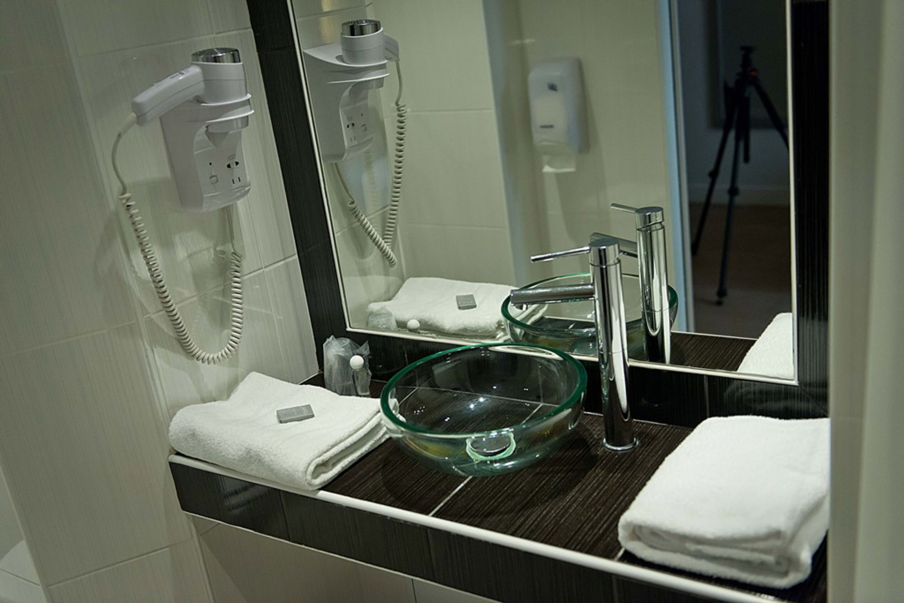 shower, rainfall showerhead, free toiletries, hair dryer