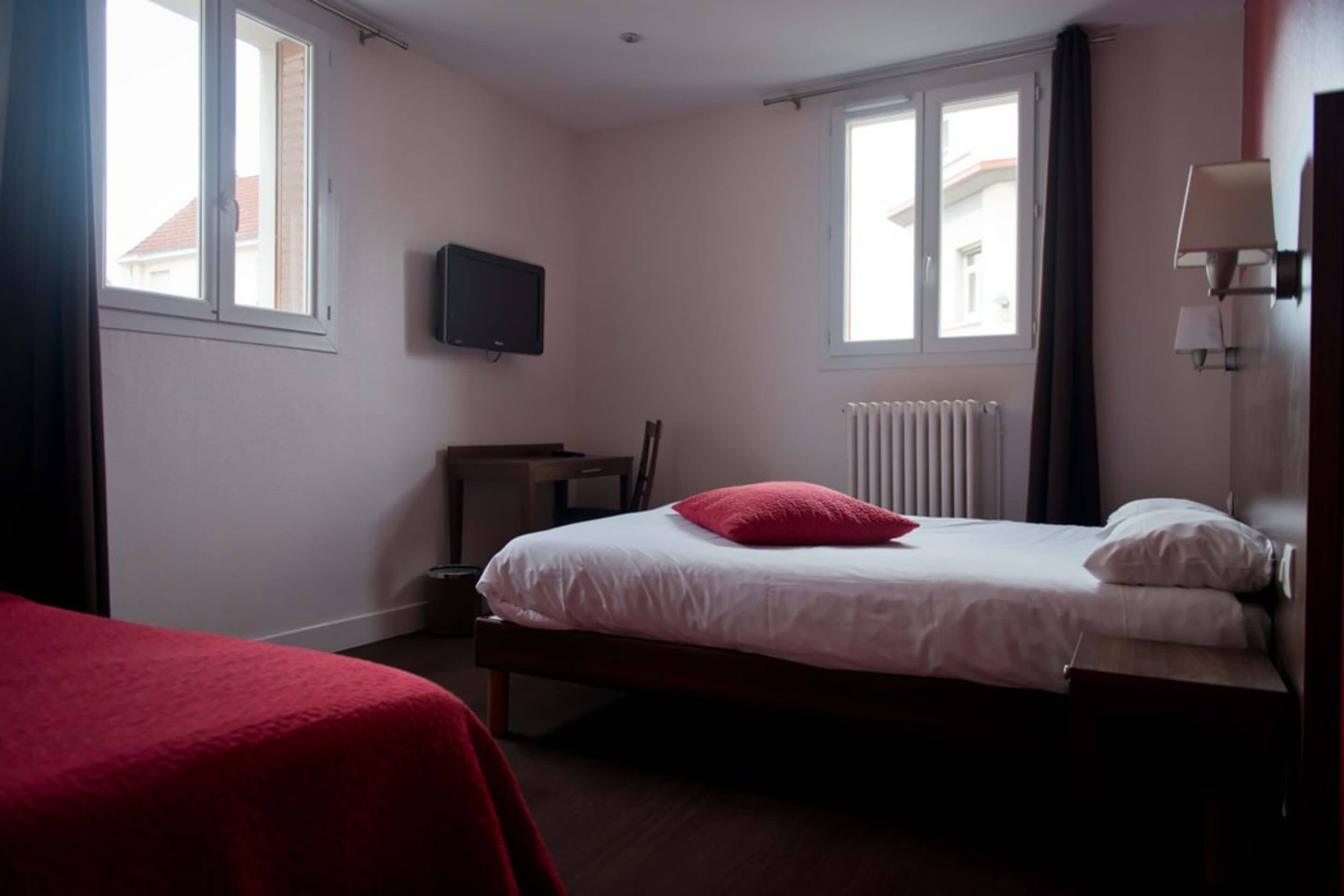 triple room, private bathroom | hypo-allergenic bedding, individually decorated, individually furnished