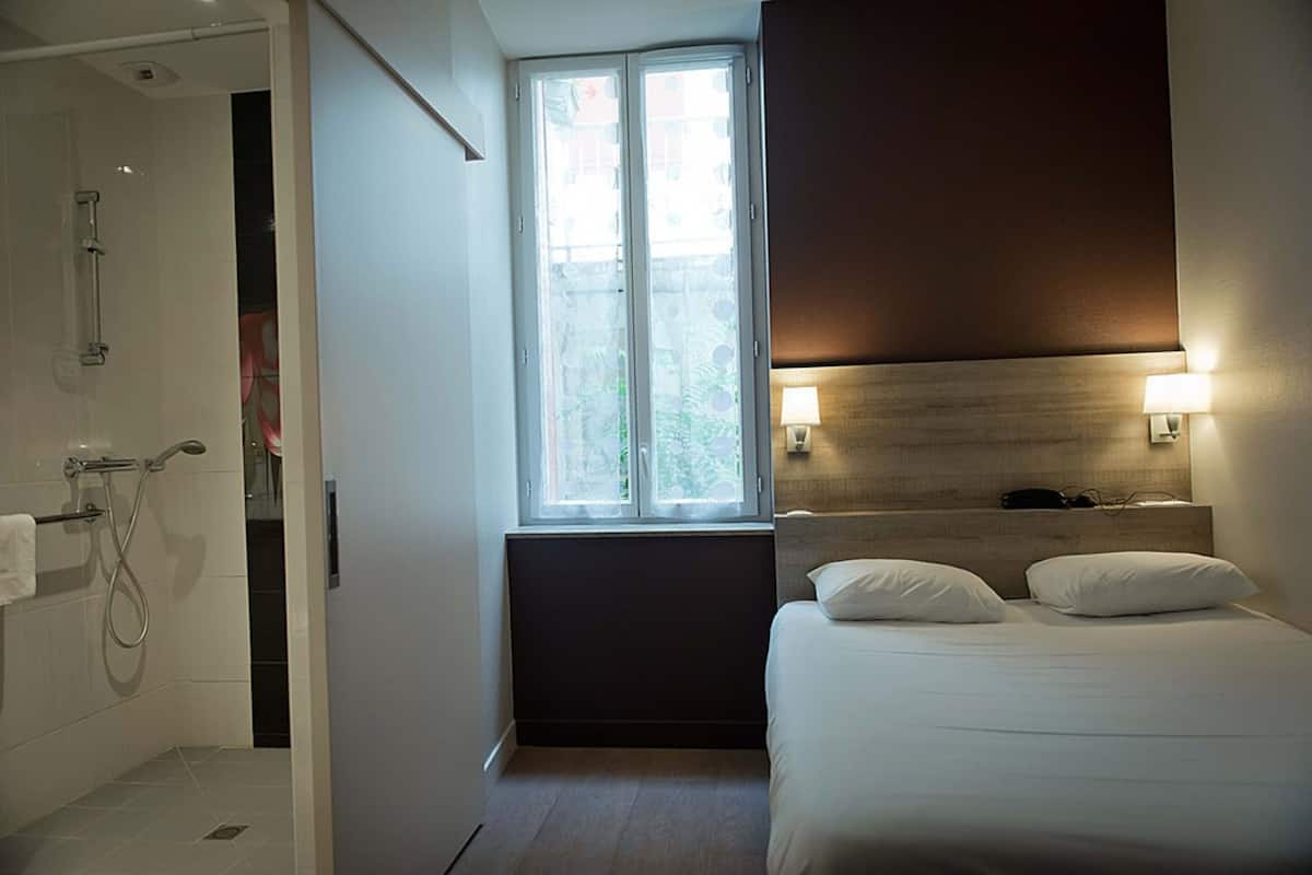 standard double room | hypo-allergenic bedding, individually decorated, individually furnished