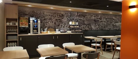 Desayuno buffet todos los días (EUR 11 por persona)