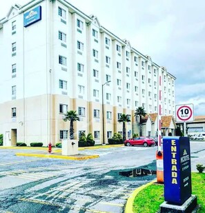 Front of property - Microtel Inn & Suites by Wyndham Toluca (Toluca)