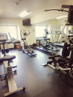 Gym - Microtel Inn & Suites by Wyndham Toluca (Toluca)
