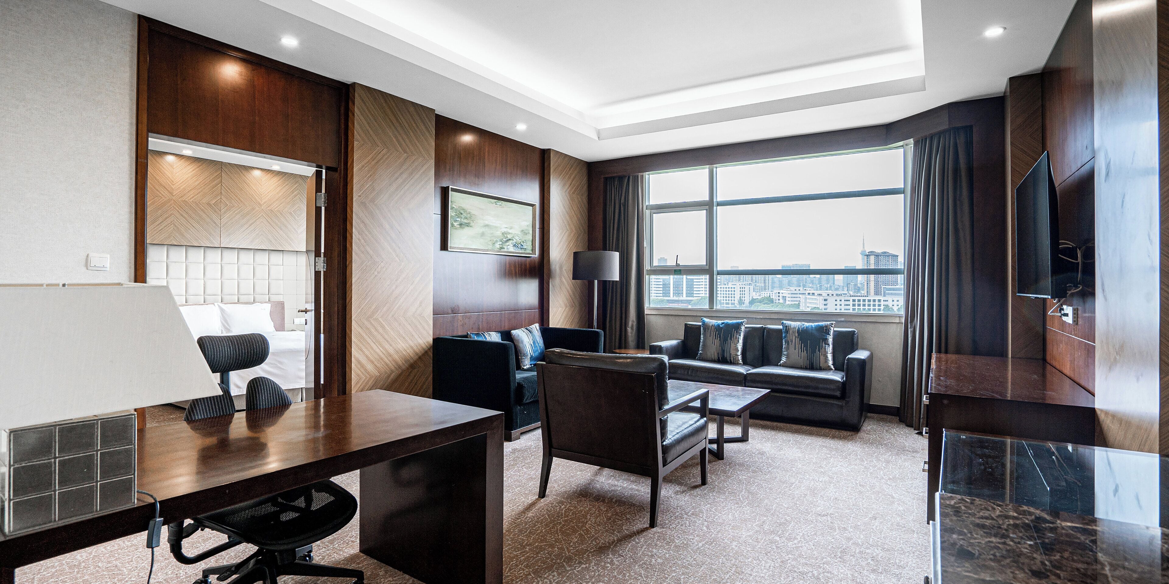 suite, 1 king bed | minibar, in-room safe, soundproofing, iron/ironing board