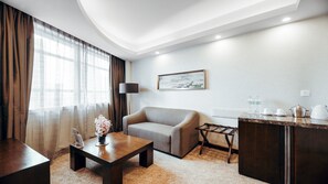 Minibar, in-room safe, soundproofing, iron/ironing board - Holiday Inn Changzhou Wujin by IHG (Changzhou)