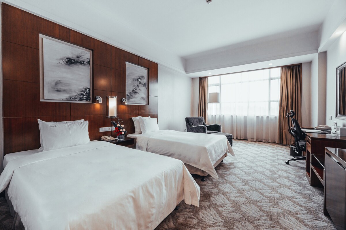 Standard Room, 2 Twin Beds | Minibar, in-room safe, soundproofing, iron/ironing board