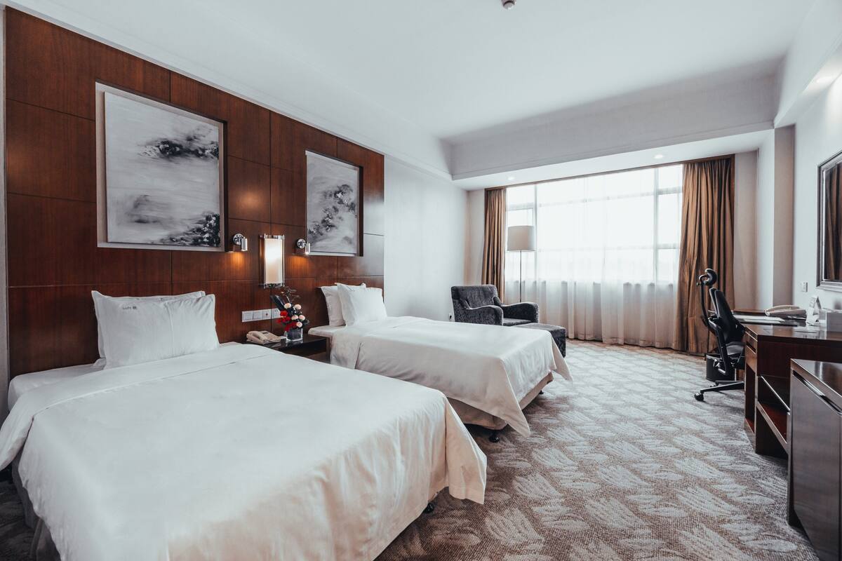Standard Room, 2 Twin Beds | Minibar, in-room safe, soundproofing, iron/ironing board