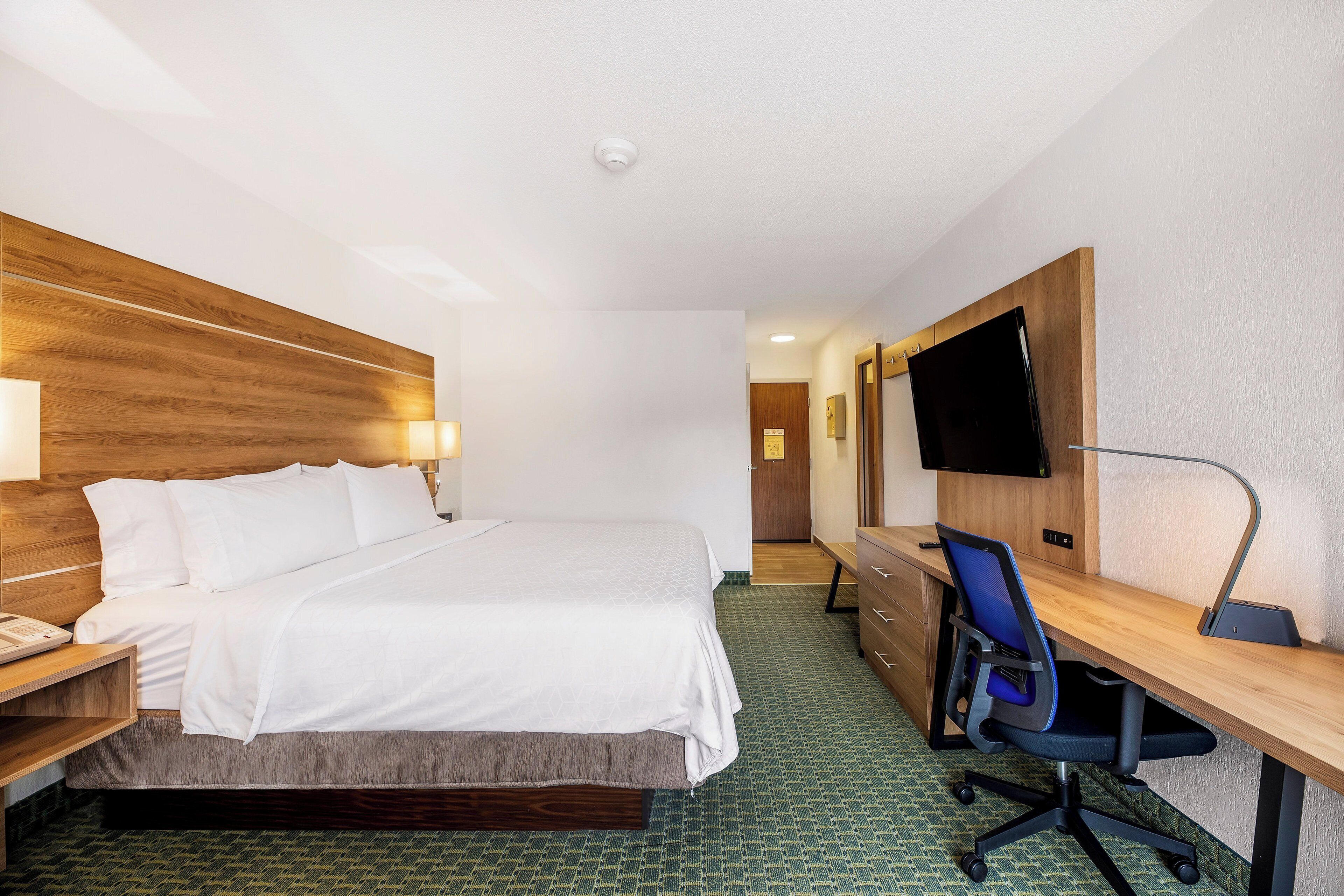 Standard Room, 1 King Bed, Accessible, Non Smoking (Communications)