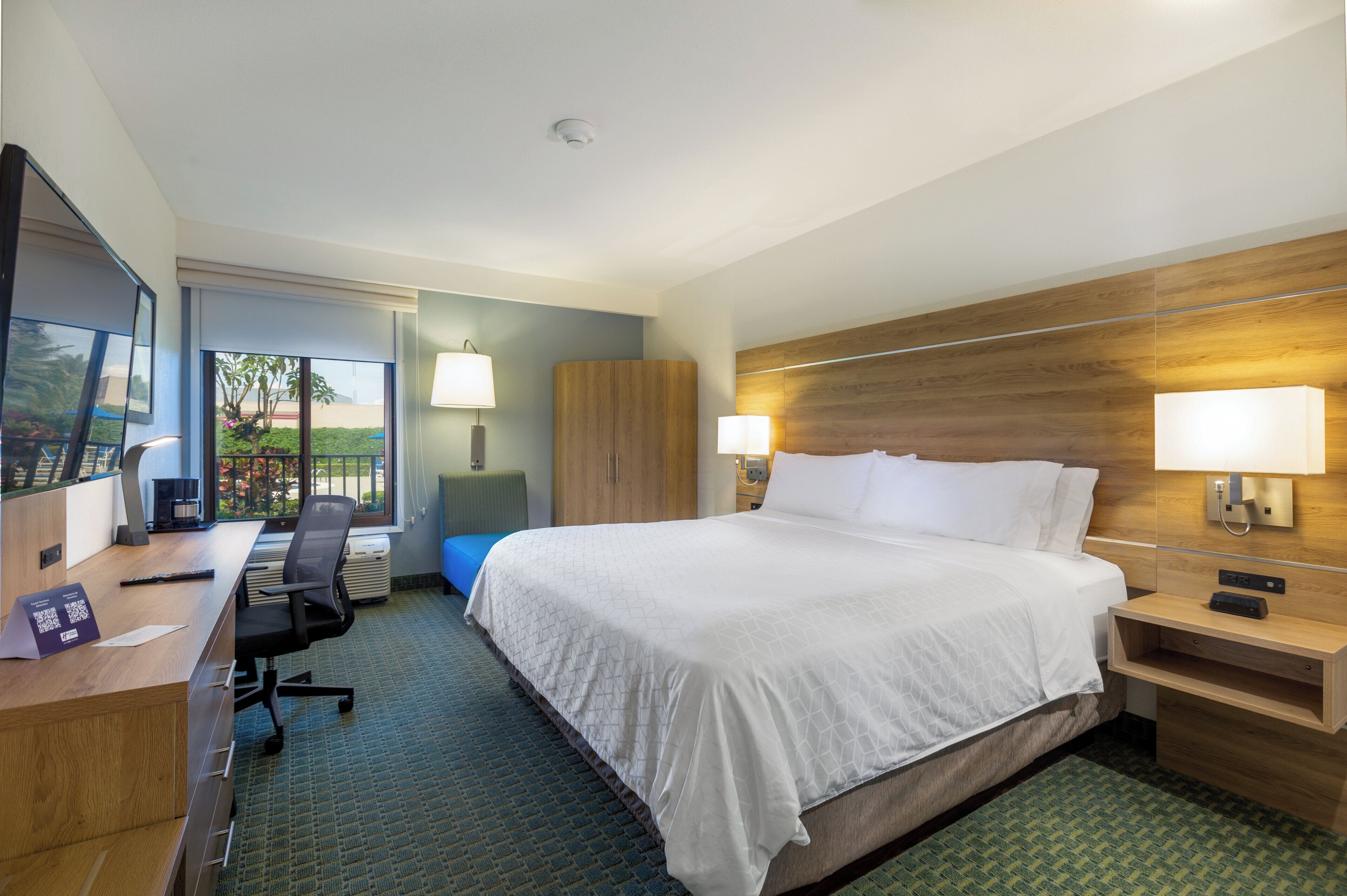Premium bedding, in-room safe, desk, soundproofing