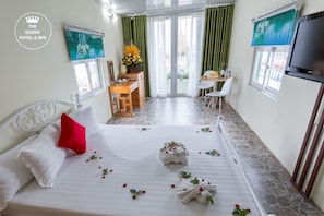 Deluxe Room | Premium bedding, down comforters, Select Comfort beds, minibar