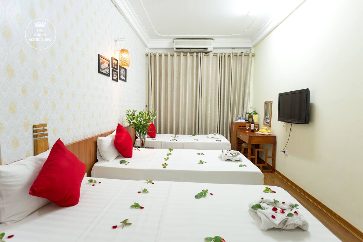 Family Room | Premium bedding, down comforters, Select Comfort beds, minibar