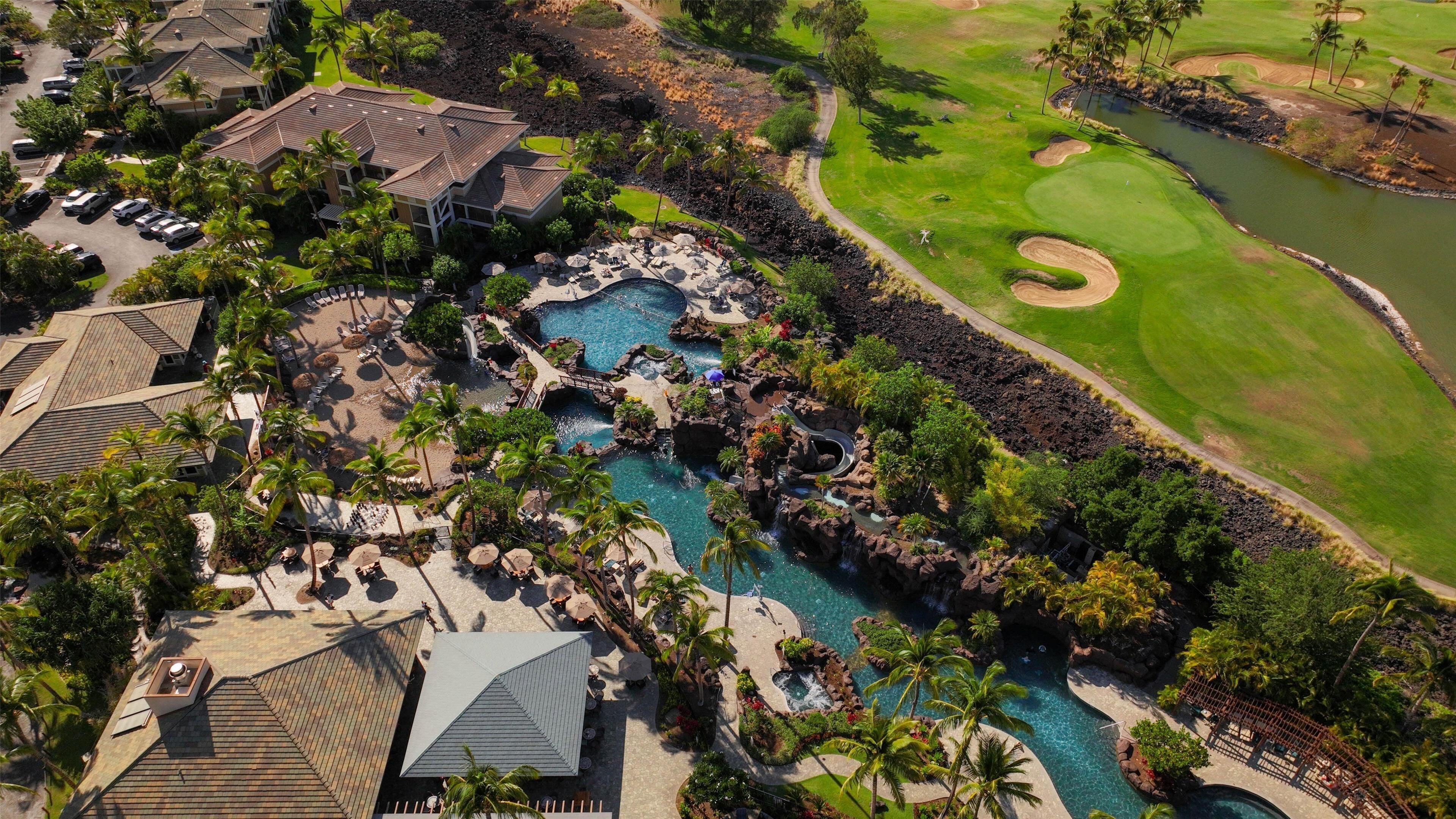 2 Außenpools, Sonnenschirme, Liegestühle