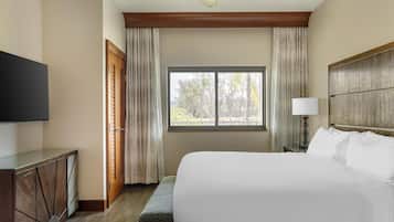 3 BDRM 2 KINGS 2DBL GOLF VW STE W/ SFABD | Premium bedding, down comforters, pillowtop beds, in-room safe