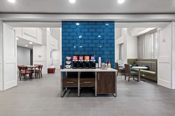 Desayuno bufé gratuito y diario