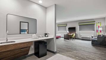 キングサイズベッド 1 台 ステューディオスイート (禁煙) | セーフティボックス (室内)、客室ごとに異なるインテリア、デスク、遮光カーテン