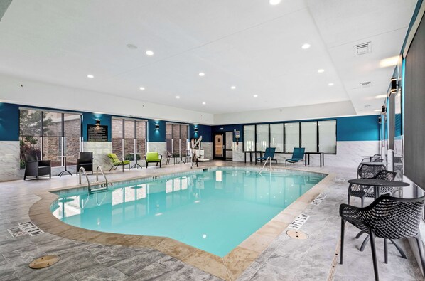 من حمّامات السباحة المغطاة