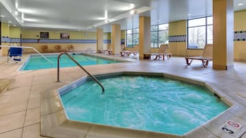 Una piscina cubierta