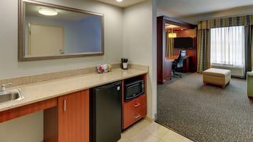 Suite, 1 King Bed Studio, Accessible (Mobility, Roll-in Shower) | Minibar